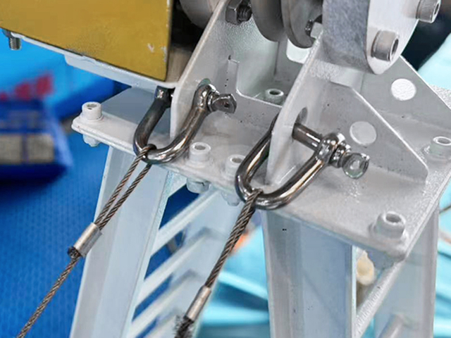 Евро D расстегивает судно