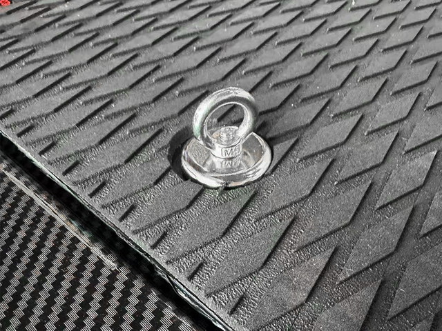 Яхта с кольцевой гайкой